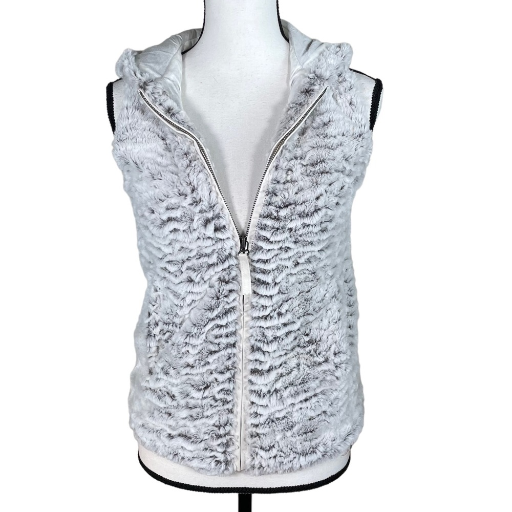 Altar’d State Luxurious Fur Zip Up Hoodie Vest
